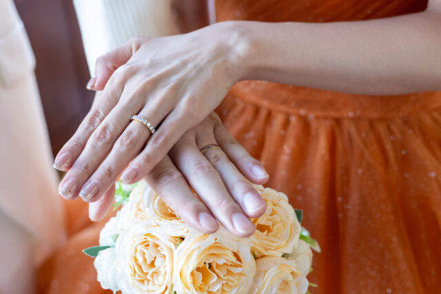 【25年最新】会費制結婚式の費用相場はいくら?ゲストの金額から自己負担額まで徹底解説!