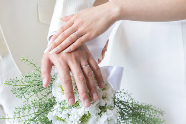 【25年最新】会費制結婚式の費用相場はいくら?ゲストの金額から自己負担額まで徹底解説!